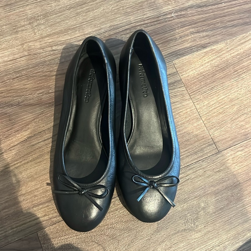 Black Reformation ballet flats with small block heel! Great condition, size 6